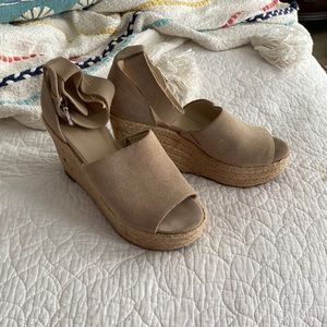 Marc Fisher LTD Alida beige platform ankle wrap wedge Sz 7.5